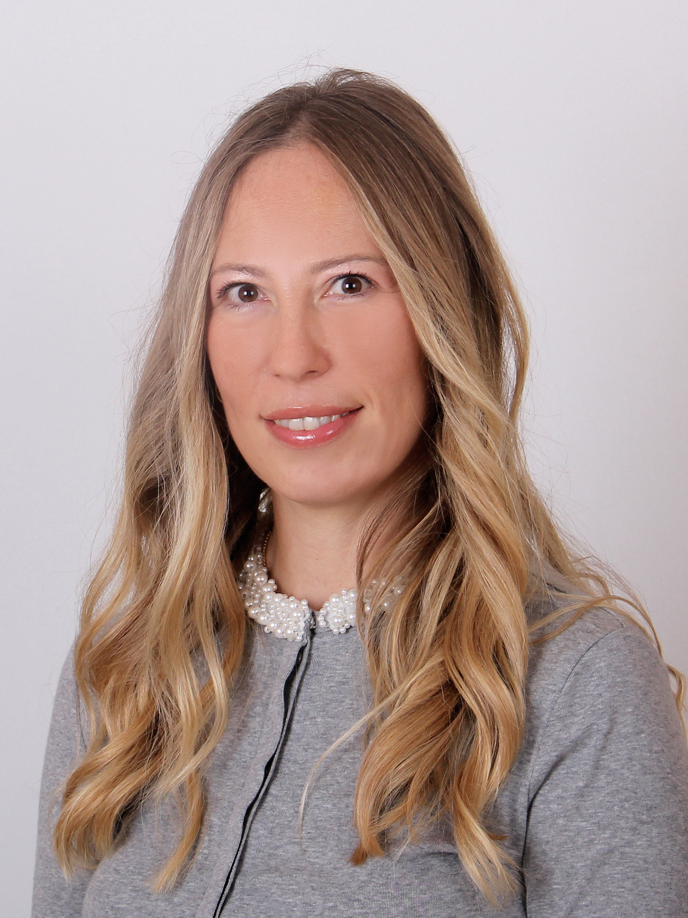 EBRU &Ouml;NER USTA